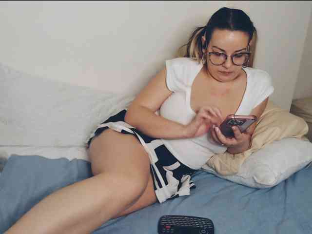 GiuliaHotXXX1 webcam