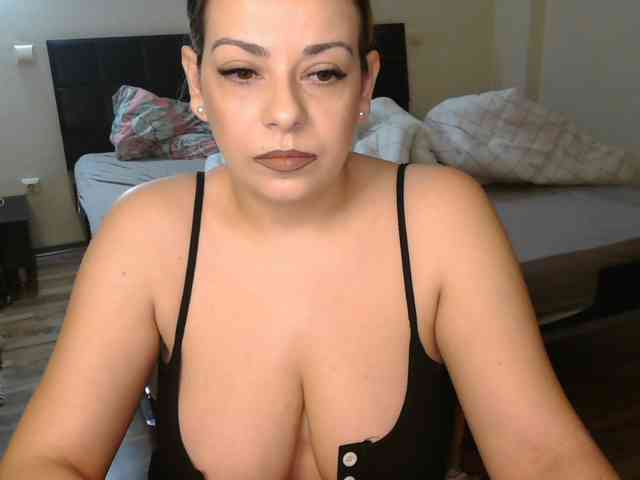 GiuliaHotXXX1 webcam