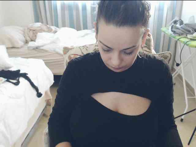 GiuliaHotXXX1 webcam