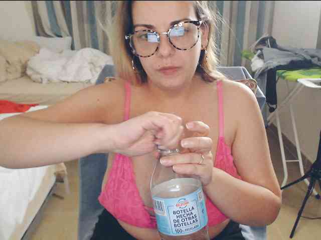 GiuliaHotXXX1 webcam