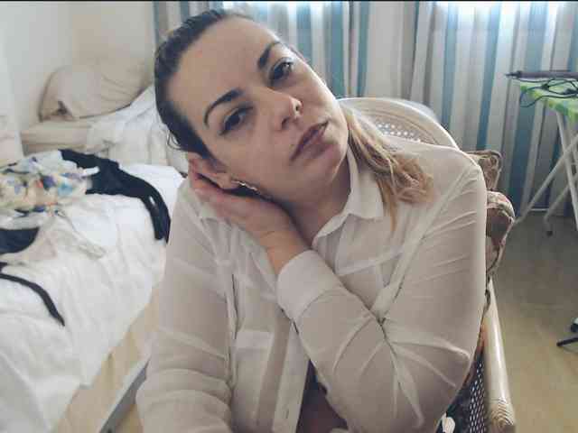 GiuliaHotXXX1 webcam