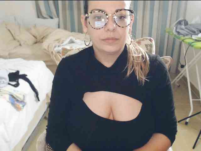 GiuliaHotXXX1 webcam