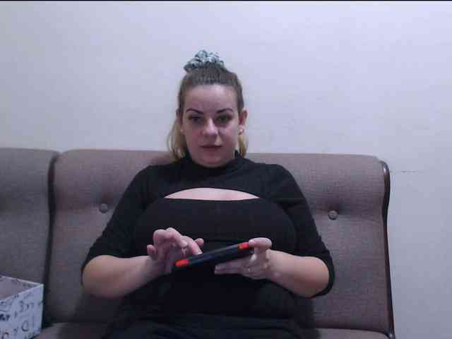 GiuliaHotXXX1 webcam