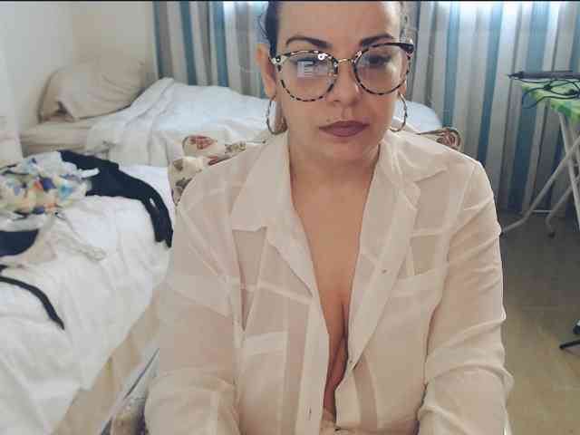 GiuliaHotXXX1 webcam