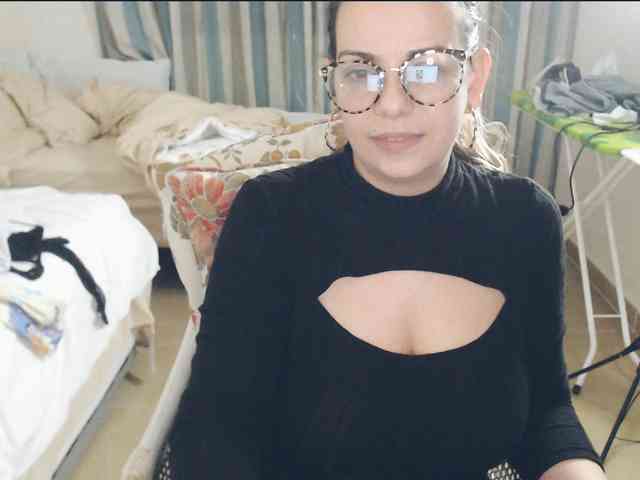 GiuliaHotXXX1 webcam