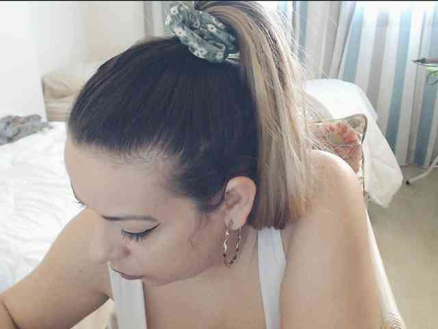 GiuliaHotXXX1 webcam