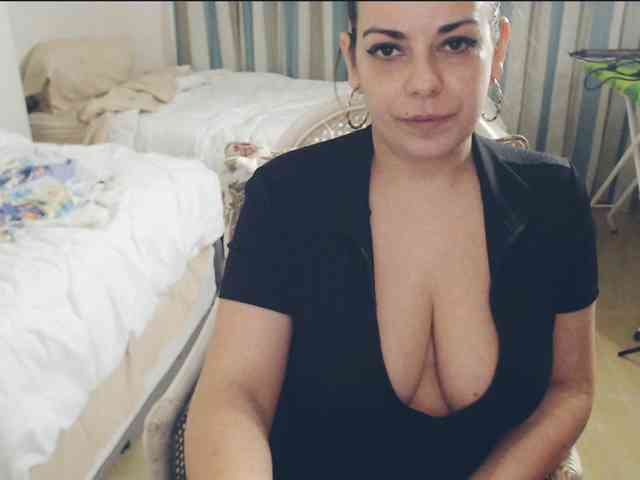 GiuliaHotXXX1 webcam