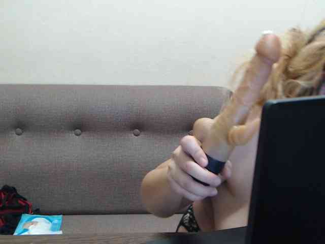 GiuliaHotXXX1 webcam