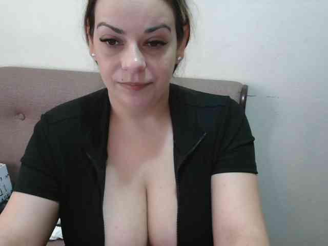 GiuliaHotXXX1 webcam