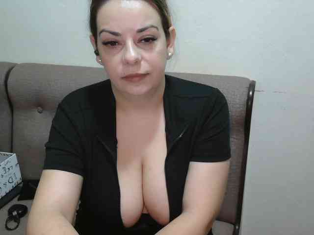 GiuliaHotXXX1 webcam