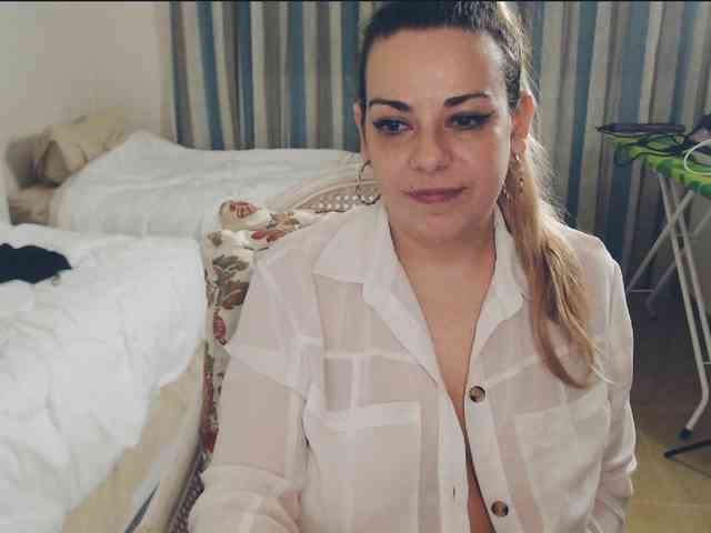 GiuliaHotXXX1 webcam