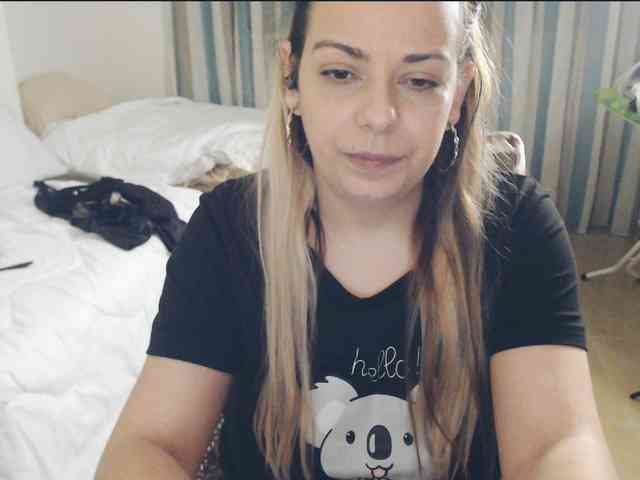 GiuliaHotXXX1 webcam