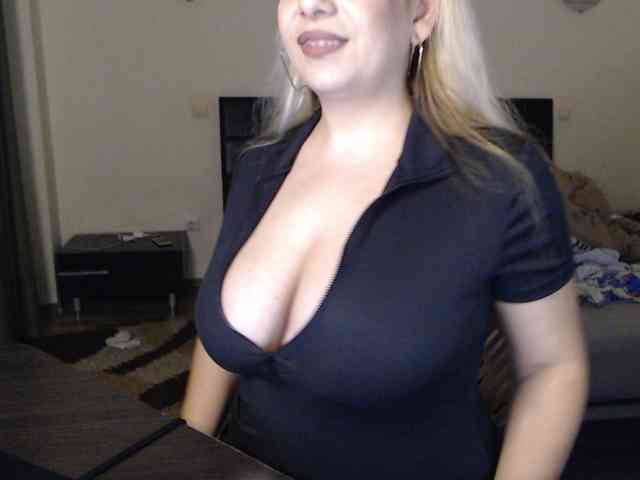 GiuliaHotXXX1 Live Webcam on BongaCams