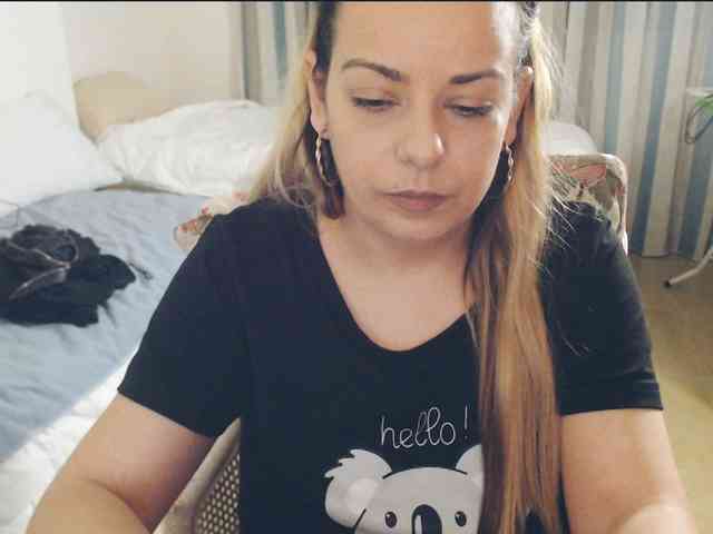 GiuliaHotXXX1 webcam