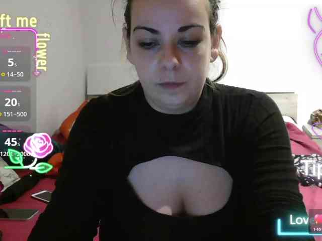 GiuliaHotXXX1 webcam