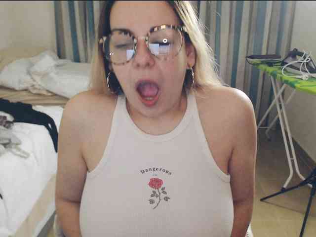 GiuliaHotXXX1 webcam