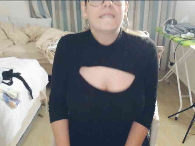 GiuliaHotXXX1 webcam