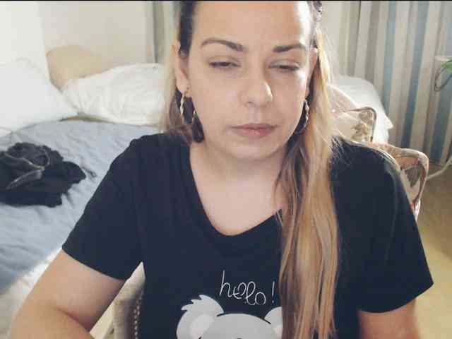 GiuliaHotXXX1 webcam