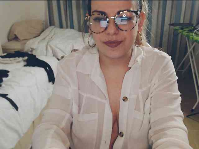 GiuliaHotXXX1 webcam