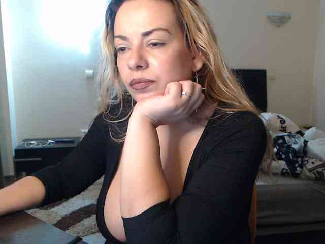 GiuliaHotXXX1 webcam