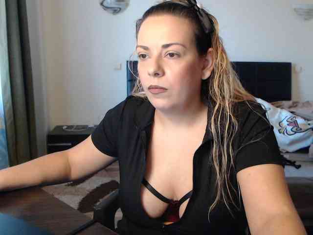GiuliaHotXXX1 webcam