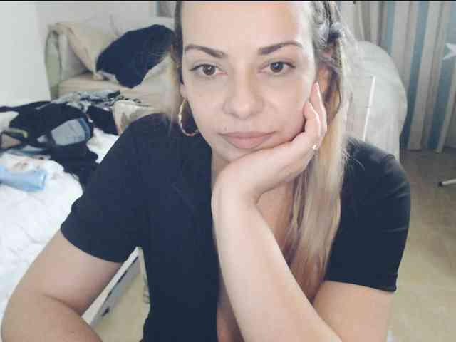 GiuliaHotXXX1 webcam