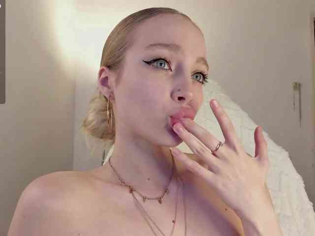 LISABABYMETAL webcam