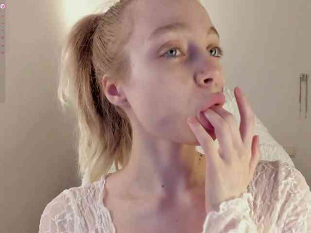 LISABABYMETAL webcam