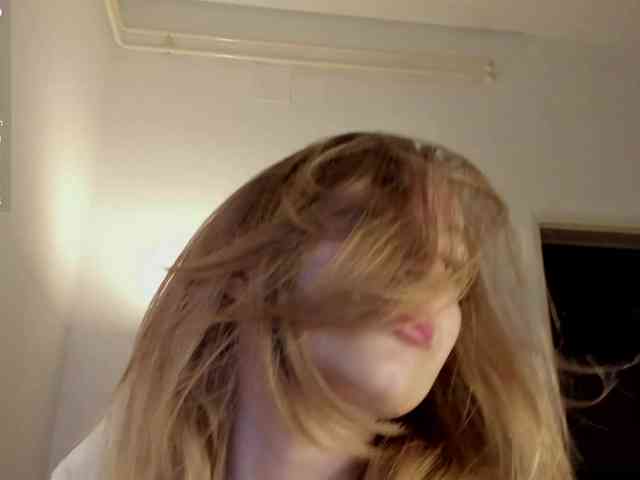 LISABABYMETAL webcam