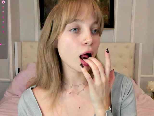 LISABABYMETAL webcam