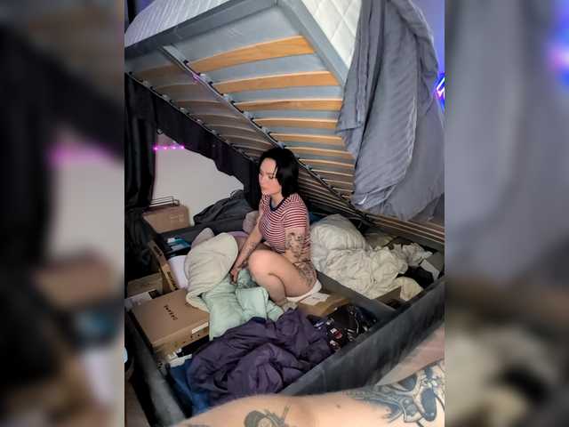 go to chat with GroteskCouple