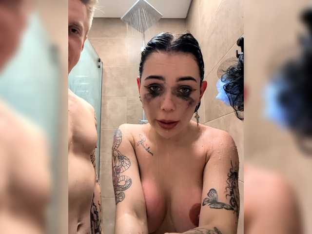 groteskcouple broadcasting live