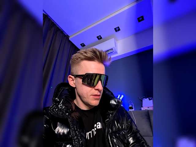 MissGrotesk's BongaCams show and profile