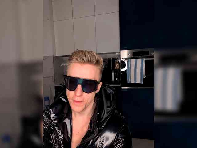 GroteskCouple webcam