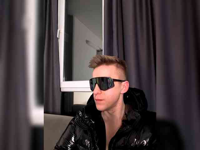 GroteskCouple webcam