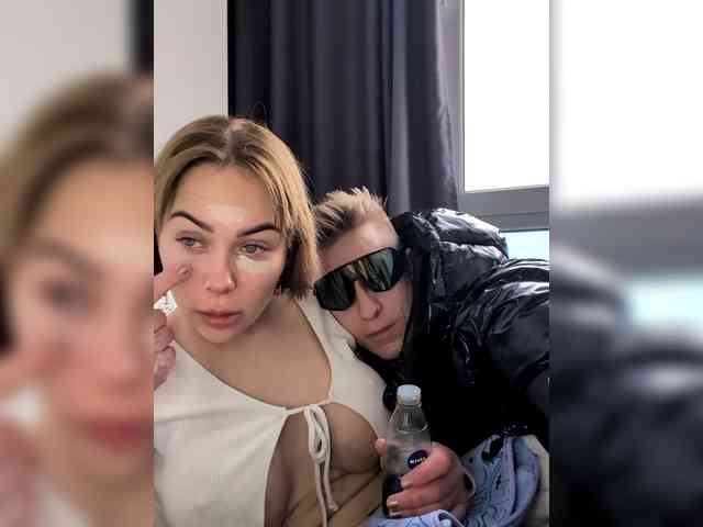 GroteskCouple webcam