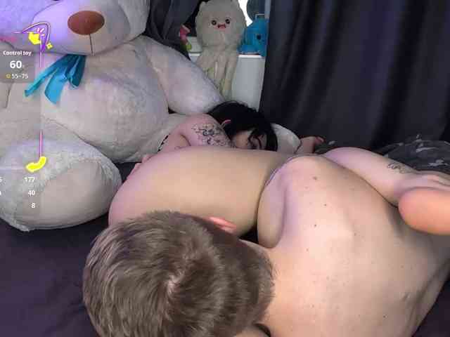 GroteskCouple webcam