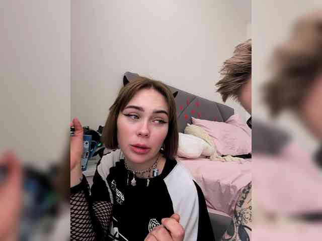 GroteskCouple webcam