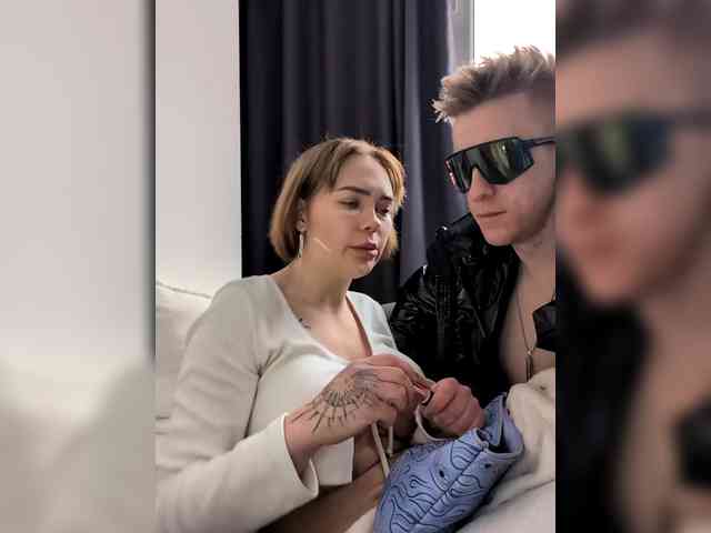 GroteskCouple webcam