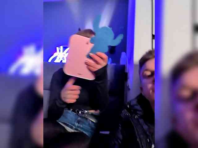 GroteskCouple webcam