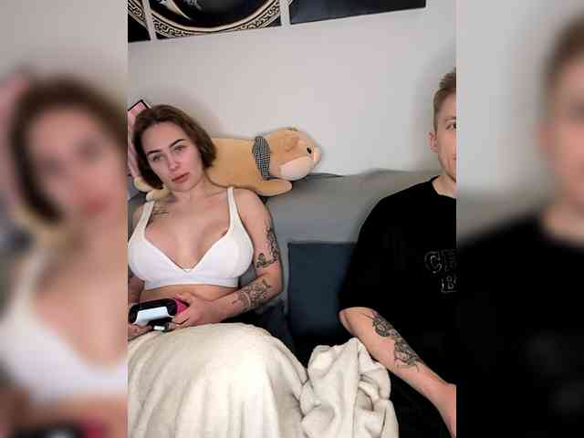 GroteskCouple webcam