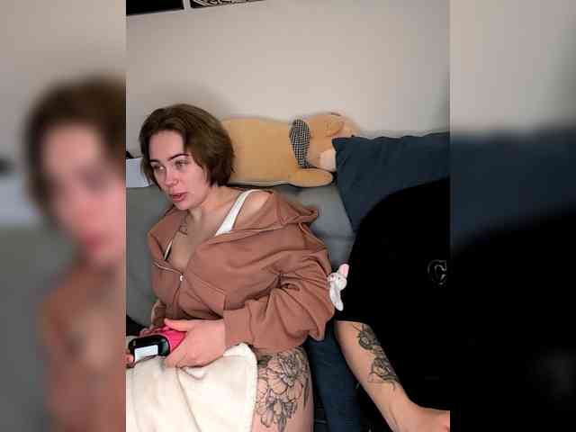 GroteskCouple webcam