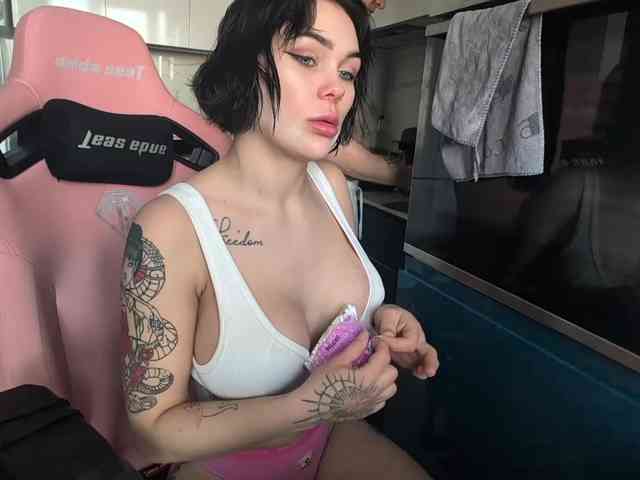 GroteskCouple webcam