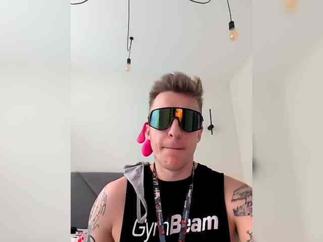 GroteskCouple webcam