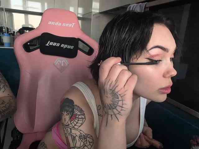 GroteskCouple webcam