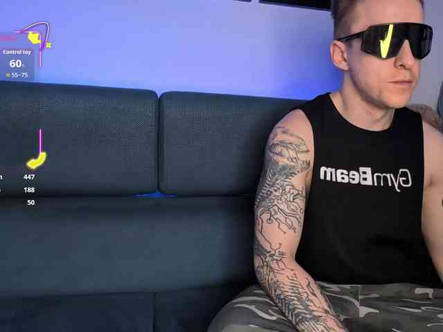 GroteskCouple webcam