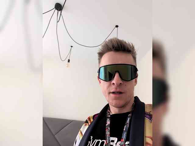 GroteskCouple webcam