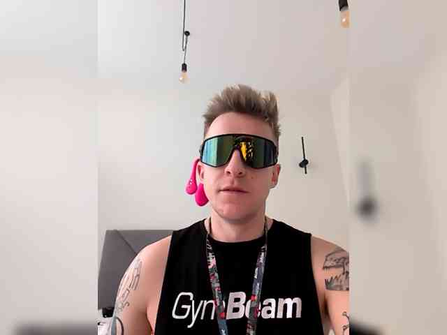 GroteskCouple webcam