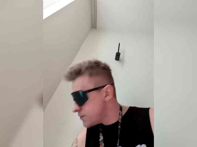 GroteskCouple webcam