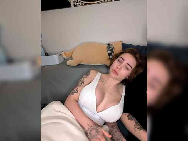 GroteskCouple webcam